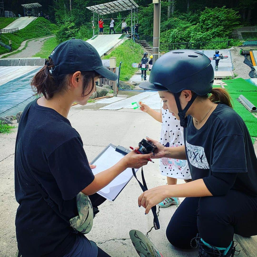 田中幸さんのインスタグラム写真 - (田中幸Instagram)「灼熱のクエスト撮影 暑さに負けない 熱いスノーボーダーが集まる場所  撮影協力🤝 インタビュー🎤 ありがとうございました🙏  @obuse_quest  @murasakisports_official @threeweather  #threeweather #スリーウェザー #bag #バッグ #ムラサキスポーツ #限定販売」8月8日 0時18分 - sachitanaka