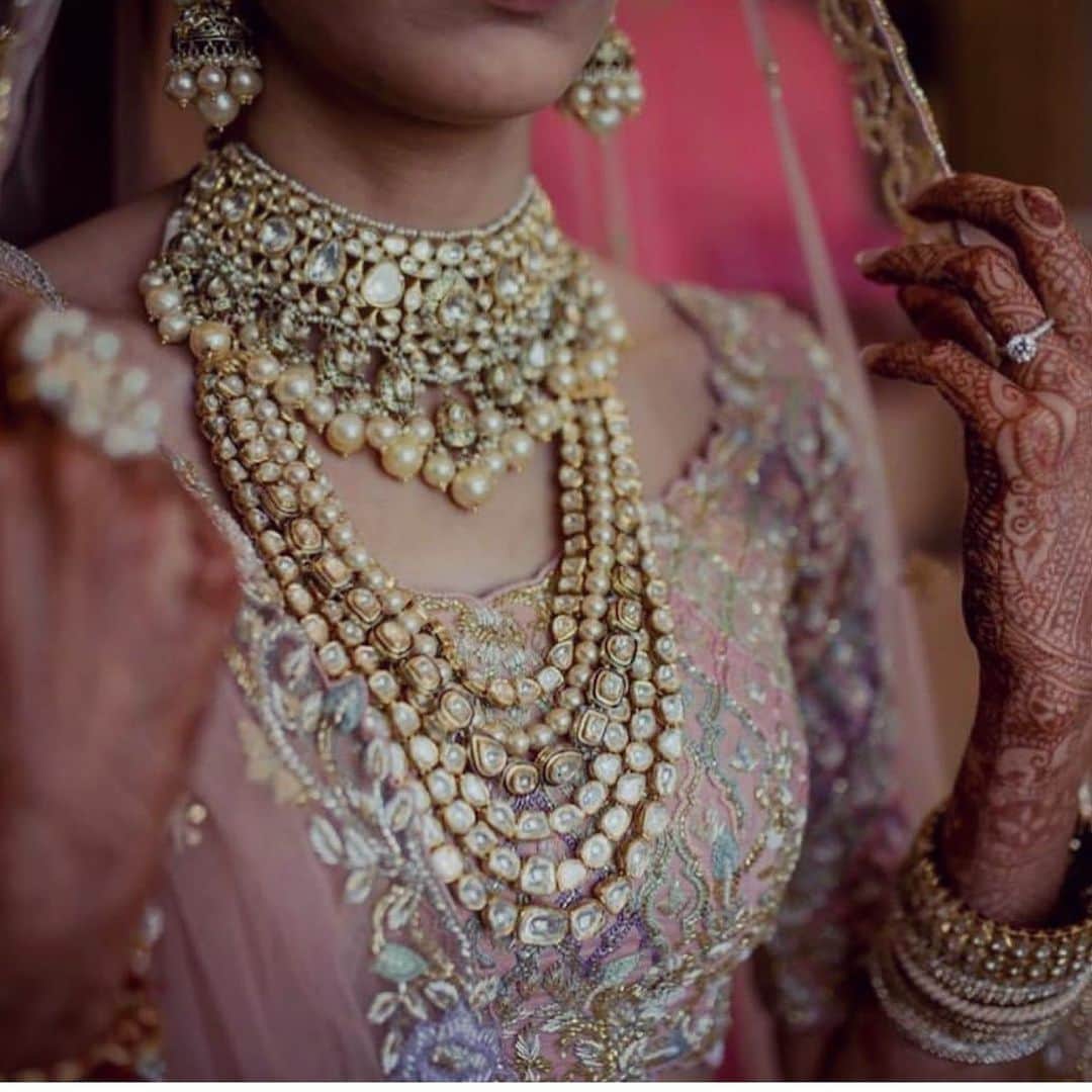 Indianstreetfashionさんのインスタグラム写真 - (IndianstreetfashionInstagram)「Bridal jewellery layered right 😍 just hits the spot .. tag a bride-to-be to give her some inspo ♥️ #indianstreetfashion @indianstreetfashion #indianwedding  #wedding #weddingsofinstagram #instawedding  #indianwedding #bridesofindia #bridesofinstagram #indianbridaloutfit #weddinglook  #bridallook #bridestyle #weddingtrend #trend #bridaljewelry #jewellery #weddinginspo #weddingplanner #weddingblogger #destinationwedding #weddingchoreography #sangeetperformance #bridaljewellery #couture #weddingjewellery #weddingshopping #weddingseason #weddingshopping @traditionsweddingplanners」8月8日 0時22分 - indianstreetfashion