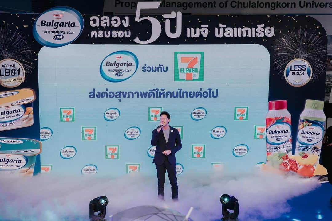 Jirayu Tangsrisukさんのインスタグラム写真 - (Jirayu TangsrisukInstagram)「เดินทางกันมาถึง 5 ปีแล้ว ดีใจที่ได้มีโอกาสส่งต่อสุขภาพดีๆ กับเมจิบัลแกเรียให้กับทุกคน อย่าลืมเด็ดขาด รับจุลินทรีย์ดีๆในทุกวันไปหามากินเดี๋ยวนี้ !!!」8月8日 0時31分 - jirayu_jj