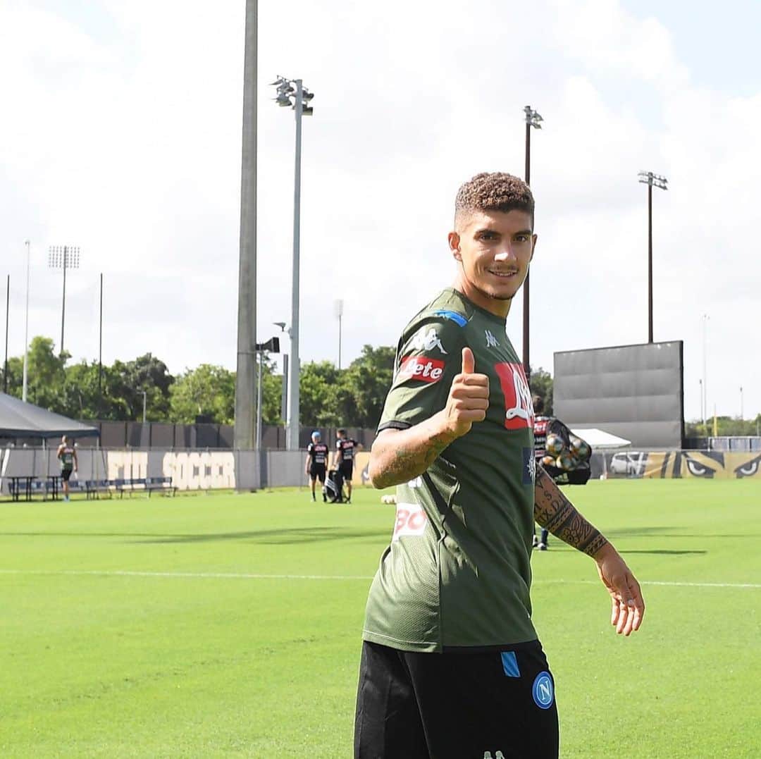 SSCナポリさんのインスタグラム写真 - (SSCナポリInstagram)「Training out on the @fiuinstagram pitch 👋 🇺🇸 #NapoliUSTour 💙 #ForzaNapoliSempre」8月8日 0時27分 - officialsscnapoli