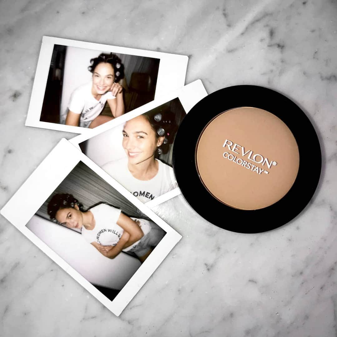 ガル・ガドットさんのインスタグラム写真 - (ガル・ガドットInstagram)「Always #photoready! @revlon」8月8日 0時36分 - gal_gadot