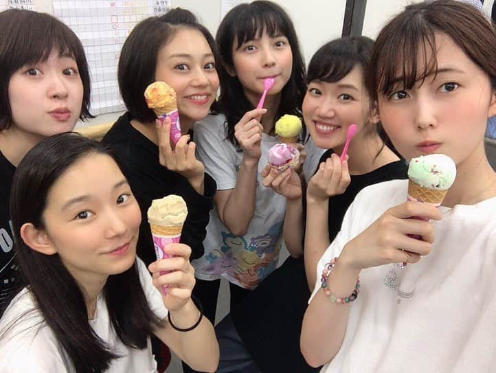 指出瑞貴さんのインスタグラム写真 - (指出瑞貴Instagram)「幸せ #buskinrobins #31アイスクリーム 差し入れ🍨 🍑味選んだ☺️✌︎ #thankyousomuch 💕#転校生2019」8月8日 0時54分 - sashidemizuki