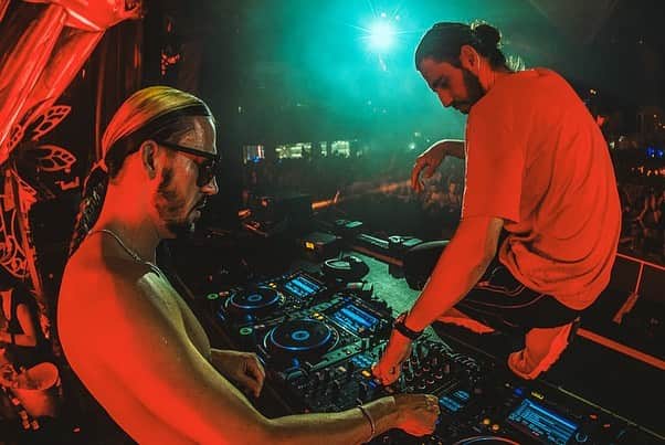 Dimitri Vegas & Like Mikeさんのインスタグラム写真 - (Dimitri Vegas & Like MikeInstagram)「Loco Contigo #🎶」8月8日 0時59分 - dimitrivegasandlikemike