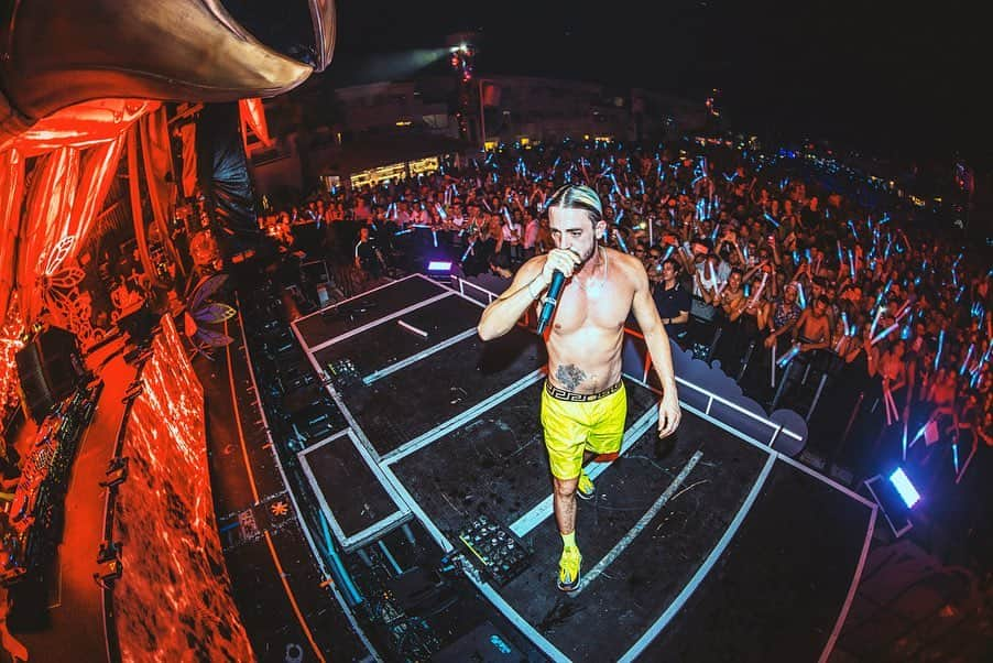 Dimitri Vegas & Like Mikeさんのインスタグラム写真 - (Dimitri Vegas & Like MikeInstagram)「Loco Contigo #🎶」8月8日 0時59分 - dimitrivegasandlikemike