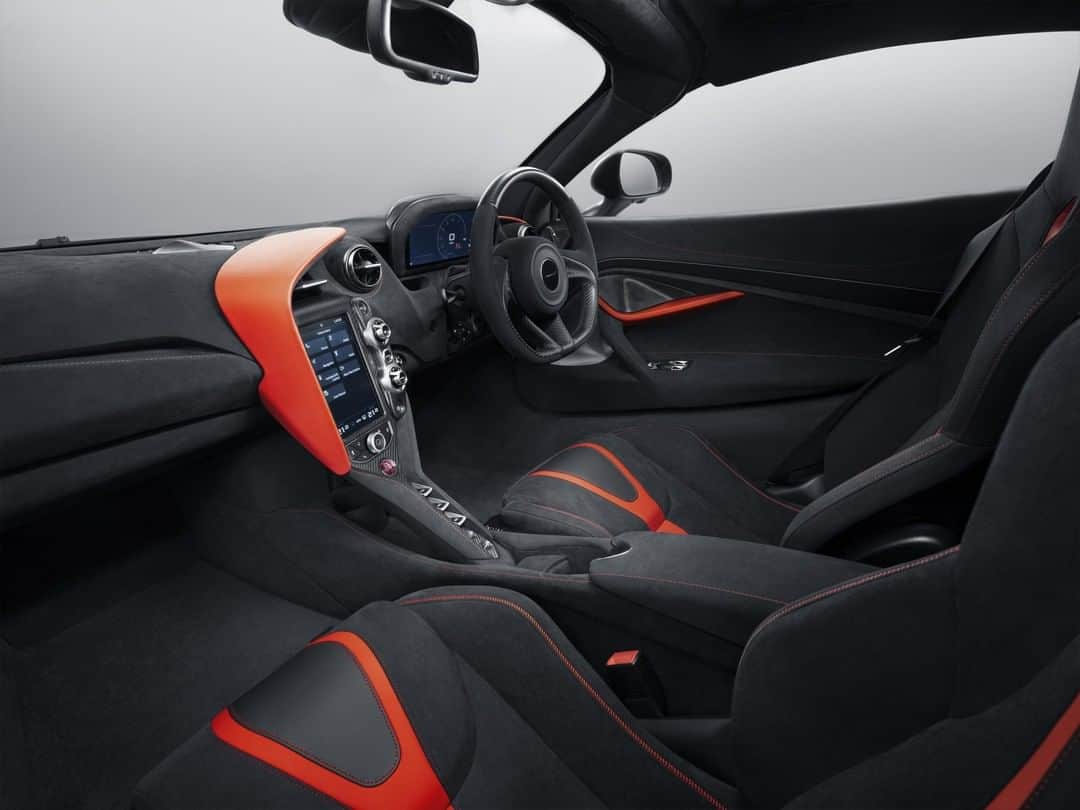 McLaren Automotiveさんのインスタグラム写真 - (McLaren AutomotiveInstagram)「It is often the smallest details that matter most. One of the stand out interior features of the #McLaren720S Stealth Theme has to be the bespoke Apex Red chevron stitching. #MSOMonth」8月8日 1時00分 - mclarenauto