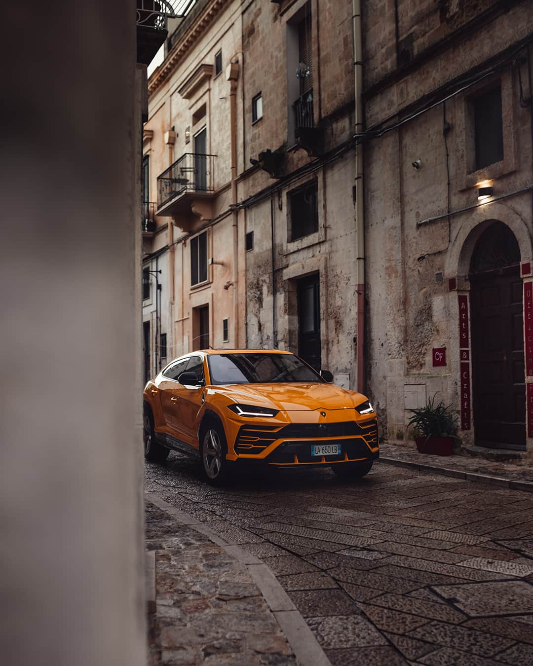 ランボルギーニのインスタグラム：「The view on @matera2019 and the perfect lines of Lamborghini Urus: beauty on beauty. Use a single emoji to describe these photos by @philipprupprecht_  #Lamborghini #Urus #SinceWeMadeItPossible #Matera2019 #Ecoc」