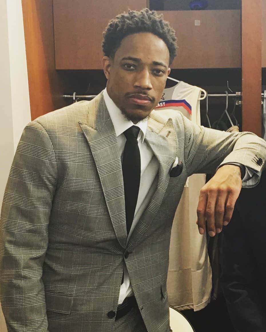 カイル・ロウリーのインスタグラム：「It’s a special day for my brother ain’t blood but closes thing to it ... 30 club now welcome ain’t no old jokes you’re now in same number area as me and all us other old dudes 😂😂😂 This how you gotta dress for now on since you 30 , I know you don’t want to hear this but you’re close to 40 now 😂😂😂!!! Happy earth day my brother @demar_derozan  Everyone go tag him with this 👴🏾 and wish him a happy day 😂😂」