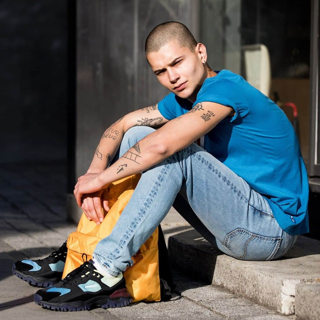 UMBROさんのインスタグラム写真 - (UMBROInstagram)「Make these a staple in your Summer wardrobe - shop the Bumpy now on umbro.co.uk, as seen in @therakishgent's SQUAD shoot 📸 @lensaction 👕 @tajhayer . . . . . #sneakers #sneakerheads #solecollector #soleonfire #nicekicks #streetwear #streetstyle #basementapproved #nicekicks #igsneakercommunity #fashion #sneakerholics #sneakerfiend #kickstagram #walklikeus #peepmysneaks #flykicks」8月8日 1時02分 - umbro