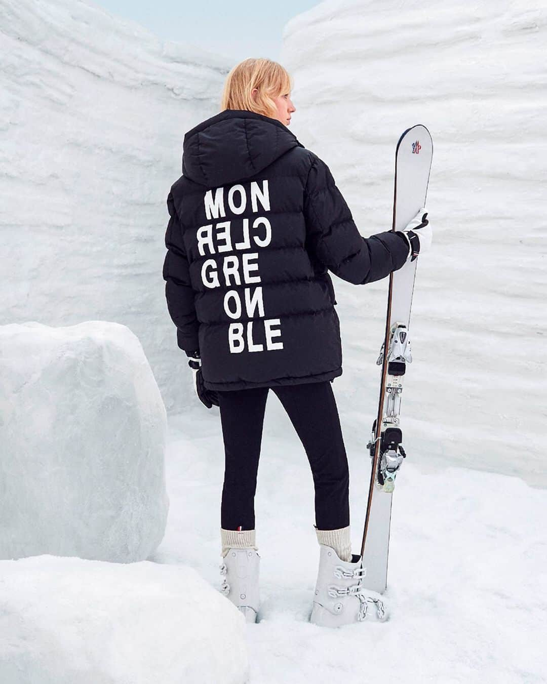 モンクレールさんのインスタグラム写真 - (モンクレールInstagram)「Introducing the Isorno from #MONCLERGRENOBLE. A light weight down jacket that is the pinnacle of style on the slopes.  _ Explore on Moncler.com.」8月8日 1時03分 - moncler