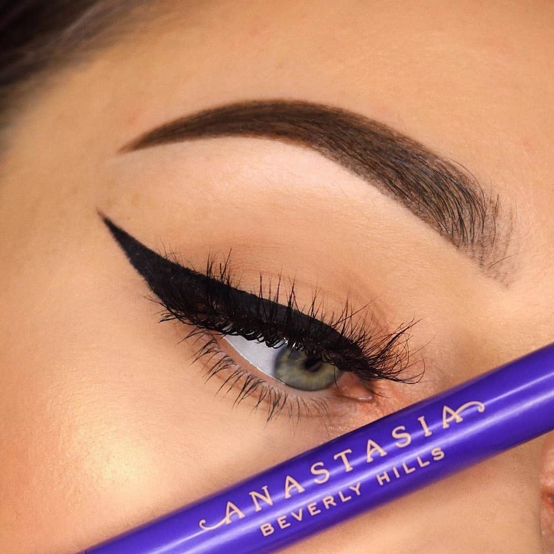 Anastasia Beverly Hillsさんのインスタグラム写真 - (Anastasia Beverly HillsInstagram)「A wing that will last through this heat because it’s waterproof • ABH Liquid Liner  @mvjdvmakeup」8月8日 1時04分 - anastasiabeverlyhills