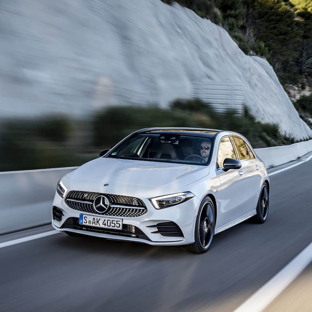 メルセデス・ベンツさんのインスタグラム写真 - (メルセデス・ベンツInstagram)「Strong start into the third quarter: Mercedes-Benz achieved double-digit sales growth in July! #mbsales #daimler」8月8日 1時04分 - mercedesbenz