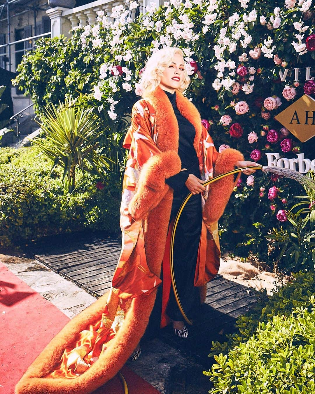 ピクシー・ロットさんのインスタグラム写真 - (ピクシー・ロットInstagram)「Cinema Issue x Cannes Stories @ellenvonunwerthvon 👅 always the best time shooting with you @ellenvonunwerth 💙 swipe for more!  Styling: @romualdpremier  Hair: @hairbyricardorojas  Make up: @eva_guapas_paris  Location: @villa_ah @axelhuynhparis @crazybabyparis」8月8日 1時17分 - pixielott