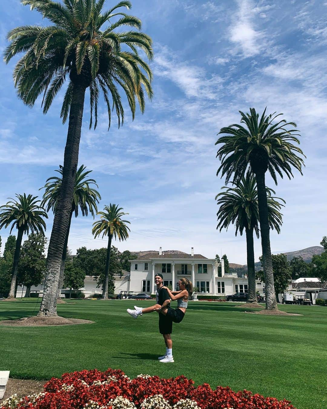 ジョセフィン・スクリヴァーさんのインスタグラム写真 - (ジョセフィン・スクリヴァーInstagram)「Had the most incredible, special, and relaxing weekend in Napa. Thank you @silveradoresort for making it happen! My massage was to die for. I really need to get better at golf though!😂❤️🍇🏌🏻‍♀️」8月8日 1時21分 - josephineskriver