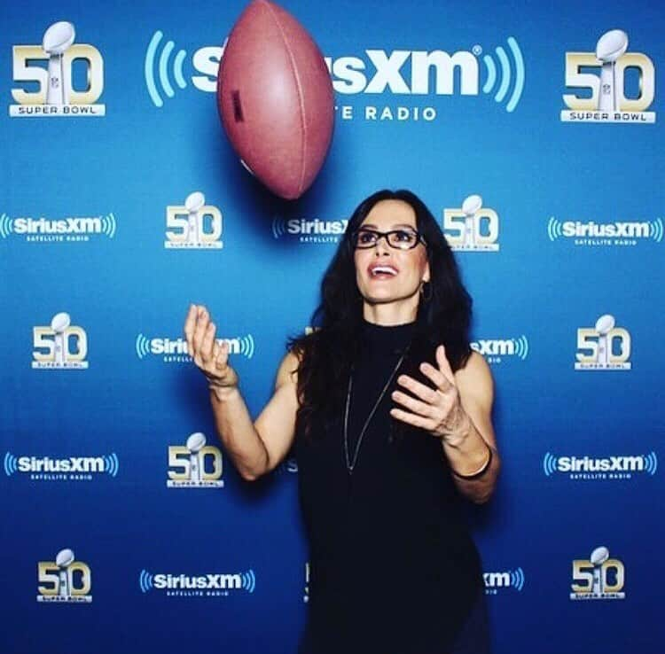 リサ・アンさんのインスタグラム写真 - (リサ・アンInstagram)「With my #2 pick in today’s @siriusxmfantasy League Draft still up on the air, you stay tuned 6pmET I will be dropping my picks for you! #FantasyFootball #DraftDay 🏆🏈」8月8日 1時42分 - thereallisaann