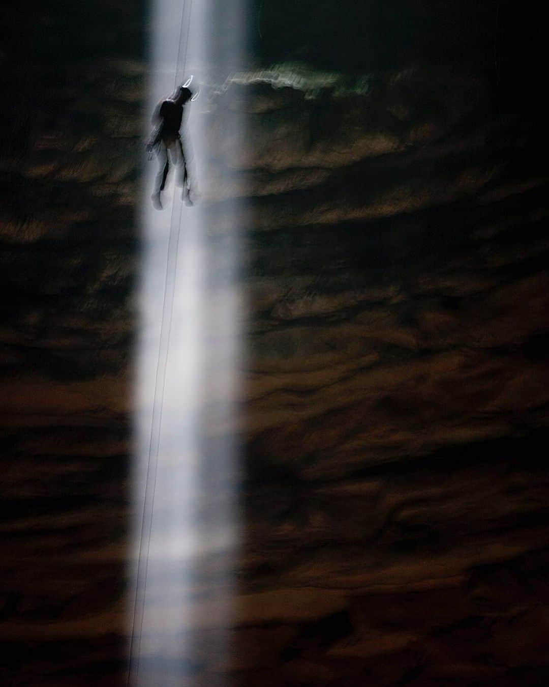 National Geographic Creativeさんのインスタグラム写真 - (National Geographic CreativeInstagram)「Photo by @salvarezphoto | A spelunker hangs on a rope in the 160-foot-deep Conley Hole in Tennessee. #Spelunking #Exploration #Tennesse」8月8日 1時43分 - natgeointhefield