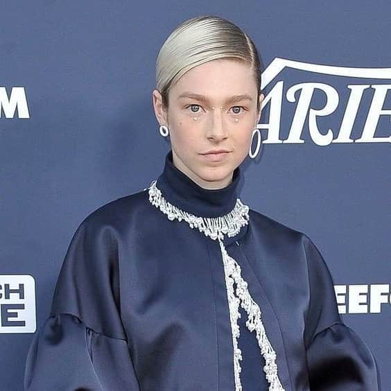 Nylon Magazineさんのインスタグラム写真 - (Nylon MagazineInstagram)「Um, can we talk about this amazing beauty look Hunter Schafer (aka Jules from Euphoria) pulled off? Her face was completely bare, save for two pearl appliqués placed under her eyes, and another two on either side of the bridge of her nose. We love this bedazzled face trend 💙」8月8日 1時45分 - nylonmag