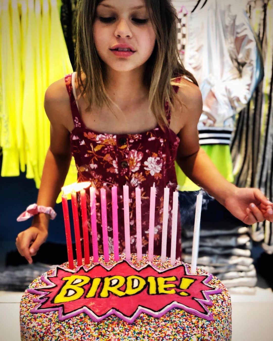 ビジー・フィリップスさんのインスタグラム写真 - (ビジー・フィリップスInstagram)「On Aug 13, Birdie turns 11. She decided she gets a week to celebrate. SHE LEARNED IT BY WATCHING ME!😂❤️」8月8日 1時45分 - busyphilipps