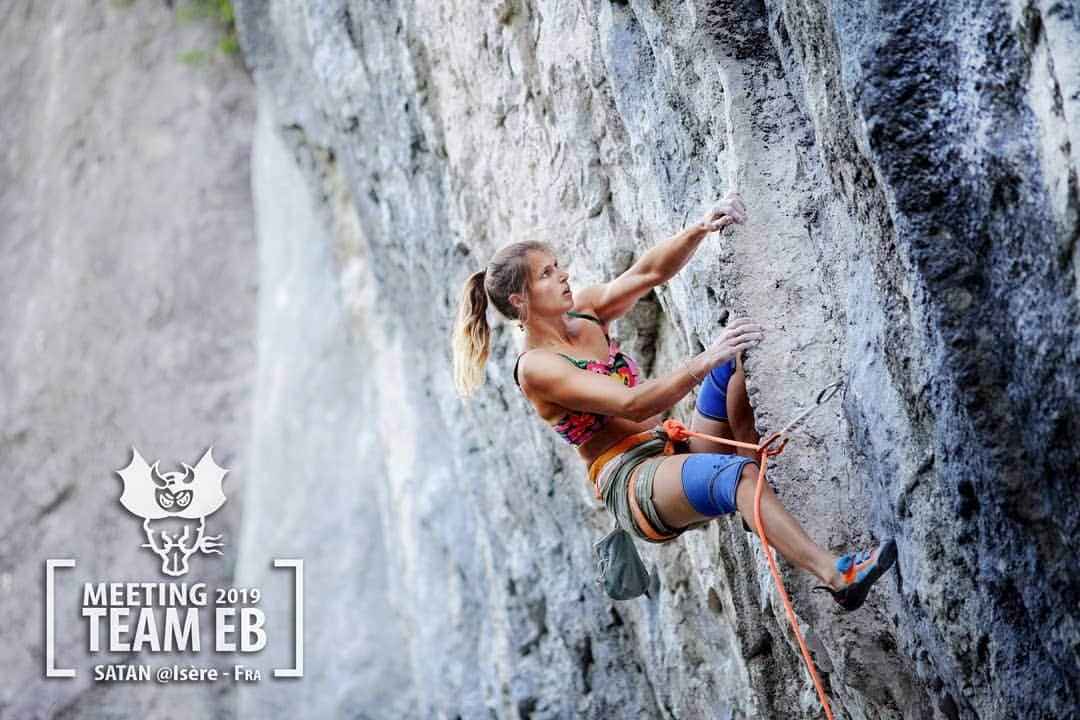 シャーロット・デュリフさんのインスタグラム写真 - (シャーロット・デュリフInstagram)「1 month ago was the @eb_climbing team meeting 😈  Every year the brand's staff and athletes meet up for a long weekend of climbing on rocks. A good way to test our #climbingshoes as EB usually picks very technical cliffs, like this year's called "Satan" close to Grenoble.  It's always a good way to learn the latest news from the brand and how we can keep being its best ambassadors. Also I loved to catch up with old (and meet new) friends, and I was delighted to see my little @milenaclimber that I haven't seen since @joshlrsn and I 's #aworldlesstraveled stop in Serbia 😘  @petzl_official @eb_climbing @volxholds @luxov_connect @mountainhardwear  #teameb #meetingeb #posetespieds #useyourfeet #climbinginnovation #ebescalade #beyondhope #satan #petzlteam #petzlgram #belaybetter」8月8日 1時53分 - chadurif