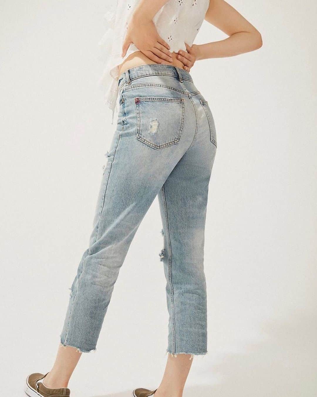Urban Outfittersさんのインスタグラム写真 - (Urban OutfittersInstagram)「#UODenim is on sale! Take 30% off all BDG jeans for a limited time only, online only.」8月8日 1時56分 - urbanoutfitters
