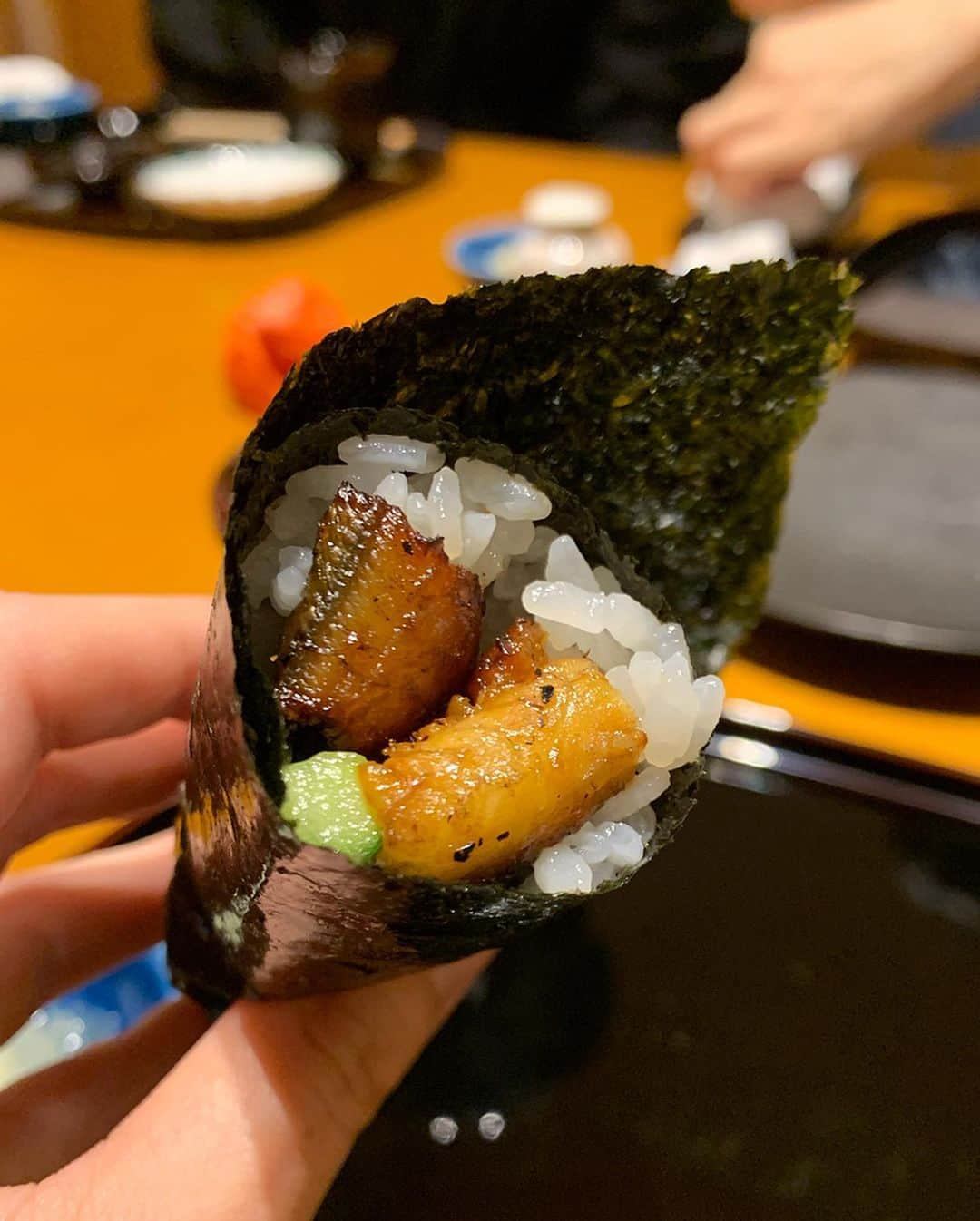 陽菜えみるさんのインスタグラム写真 - (陽菜えみるInstagram)「. 弾丸金沢🐟🍣 . . 大好きな鮨を食べに金沢へ😋 食べるのは一瞬で お腹に吸い込まれていきましたが 本当にお腹も心も満たされて 最高な時間だった❤️ . 鮨界のレジェンドである 88歳現役の大将が握って下さる 鮨は美味でした🥰😍 なかなか簡単に 来れるようなところではないけれど 今度はカウンターで 大将のお話し聞きながら食べたいな... 食べてる時間滞在時間より 行き帰りの方が長かったけど🚅 大満足でした☺️🙏✨✨ . . #石川県 #石川県旅行 #金沢 #金沢旅行  #日帰り旅行 #日帰りランチ #日帰り #お寿司ランチ #ランチ #贅沢ランチ たまにの #贅沢 #お寿司 #寿司 #鮨 #大好き #唸る #美味しさ #美味 #美味しいもの #美味しゅうございました #心も身体も満たされる #幸せ #笑う門には福来る #笑顔 #目がなくなる」8月8日 1時56分 - emiru_haruna