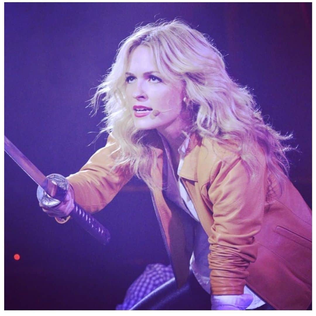 リンジー・ゴートのインスタグラム：「me vs everything this week」