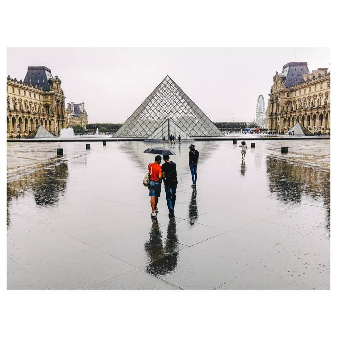 VuTheara Khamさんのインスタグラム写真 - (VuTheara KhamInstagram)「Photography was my hobby when I arrived in Paris in 2007 and has been my profession for the past 5 years.  I have the privilege to be a part of the jury with 5 other judges for the international photo contest of Huawei #Infocus Awards.  If you like take pictures with your #WithHuawei smartphone ( portrait, travel, urban, street photography...) I recommend you to participate in this contest. There are a lot of great prizes to win.  More info about this competition on my Stories and on this link https://campaign.consumer.huawei.com/infocusawards/eu/  Photo taken with the #huaweiP30Pro in Paris.」8月8日 2時05分 - vutheara