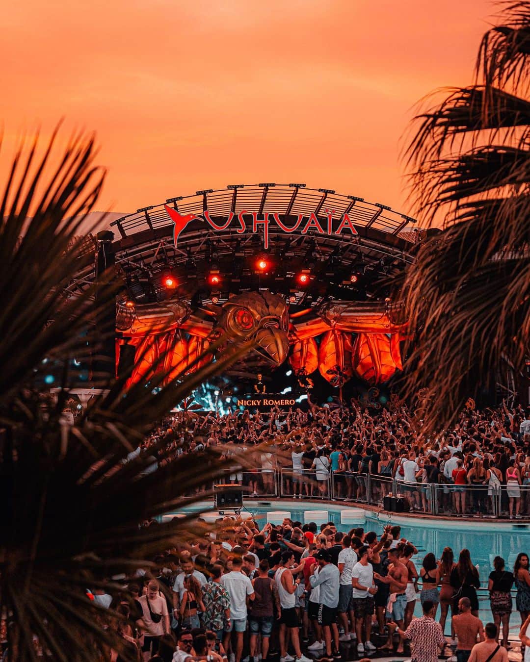 ニッキー・ロメロさんのインスタグラム写真 - (ニッキー・ロメロInstagram)「Tomorrowland Ibiza vibes! Big s/o to @dimitrivegasandlikemike for having me 💫 Which friend would you take to @tomorrowland ?」8月8日 2時16分 - nickyromero