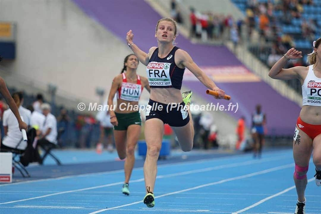 Amandine BROSSIERさんのインスタグラム写真 - (Amandine BROSSIERInstagram)「Petite photo souvenir des championnats d'Europe espoirs à Bydgoszcz (2017)🥈 Me voici de retour en Pologne pour la coupe d'Europe par équipe 🇵🇱(4x400m 🏃🏼‍♀️) #etch2019 #athltetics #european #relay #4x4 #teamspirit #ffa #roadtodoha」8月8日 2時16分 - amandine.brossier