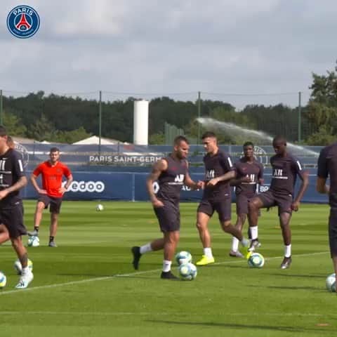 レアンドロ・ダニエル・パレデスのインスタグラム：「❤️💙⚽️ @psg」