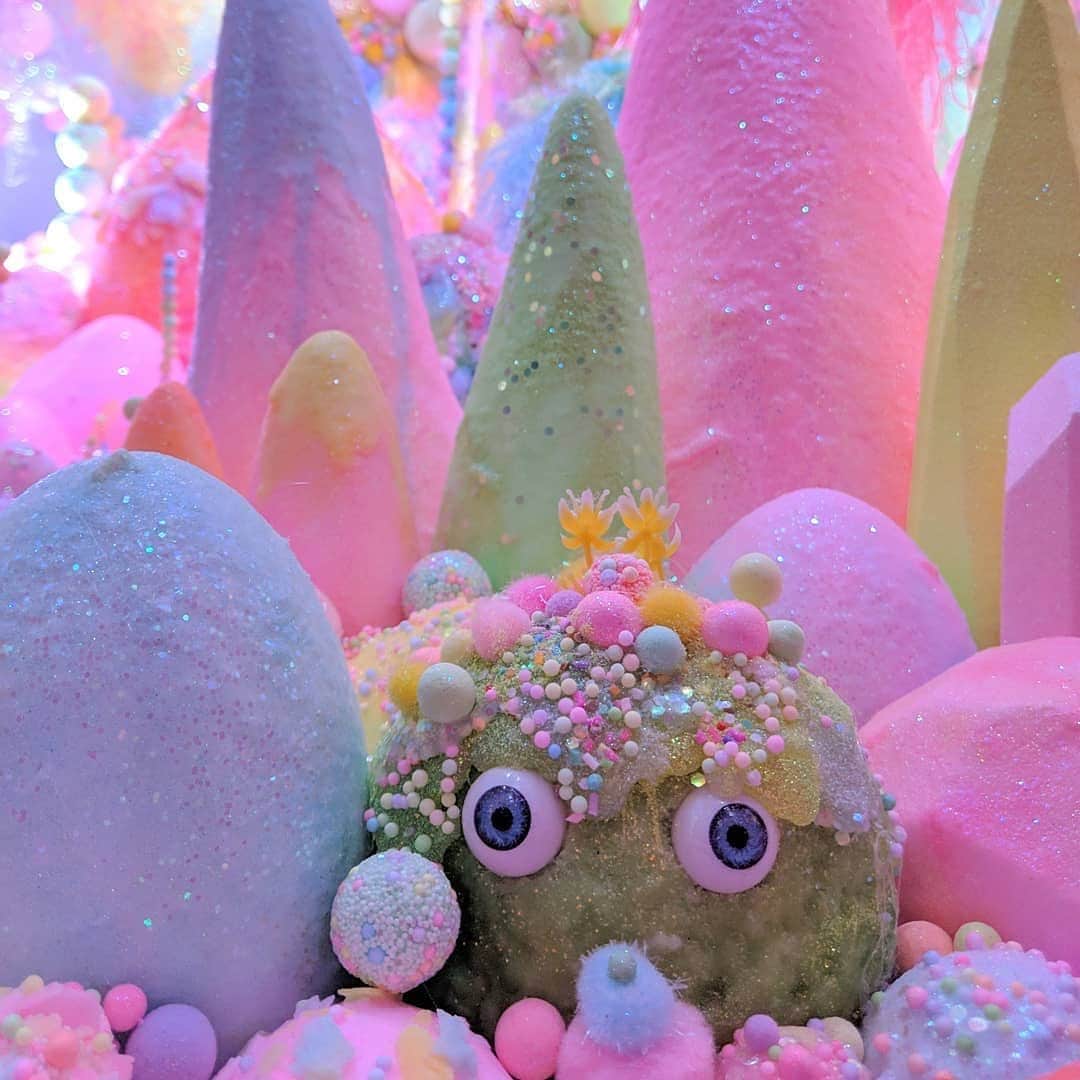Instagramさんのインスタグラム写真 - (InstagramInstagram)「In her dreamscapes, Australian artist Tanya Schultz, better known as Pip & Pop (@pipnpop), uses an abundance of sweet and sparkly materials — including sugar! “Sugar is a beautiful material to work with," says Tanya. "It's sparkly and soft. It’s also the perfect medium to hold color, which is so intrinsic to my work.”⁣ ⁣ Photos by @pipnpop」8月8日 2時15分 - instagram