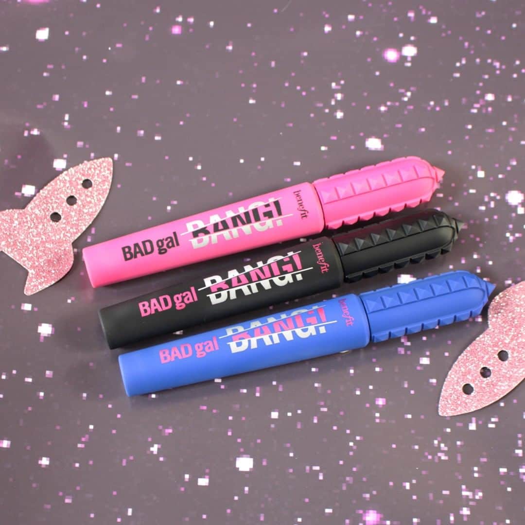 Benefit Cosmetics UKさんのインスタグラム写真 - (Benefit Cosmetics UKInstagram)「Give us all the VOLUME 🙌🏼😍 Our all time fave volumising mascara BADgal BANG! is now available in brightening BLUE and limited edition PINK packaging! The perfect makeup bag essentials - What one do you want? 👇 #BADgalBang #outofthisworld #mascara #benefit #beauty . . . 📷 Image Description: all 3 BADgal BANG! mascaras on a galaxy background surrounded by rockets」8月8日 2時21分 - benefitcosmeticsuk