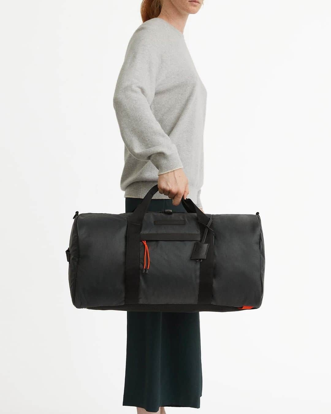 ウォントのインスタグラム：「Sustainably crafted from ECONYL®️ recycled nylon, our unisex and high-performance Stanfield converts from in-hand, crossbody to backpack—to use as a weekender or sports bag. Shop our convertible bags for him and her, link in bio. — #wantlesessentiels #sustainable #ECONYL #convertiblebags #accessories #unisex」