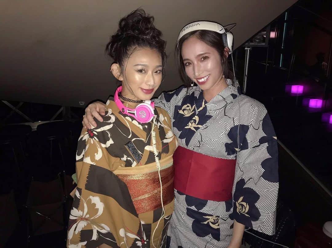 のインスタグラム：「#YUKATA 👘👘👘 1人だけ湯上り感があるねって言われた夜。  #lastnight  #久しぶりのJUICY先輩 #なんで浴衣なのに肩組んじゃったの私 #こういうところが湯上り感なのか #温泉旅館の浴衣感」