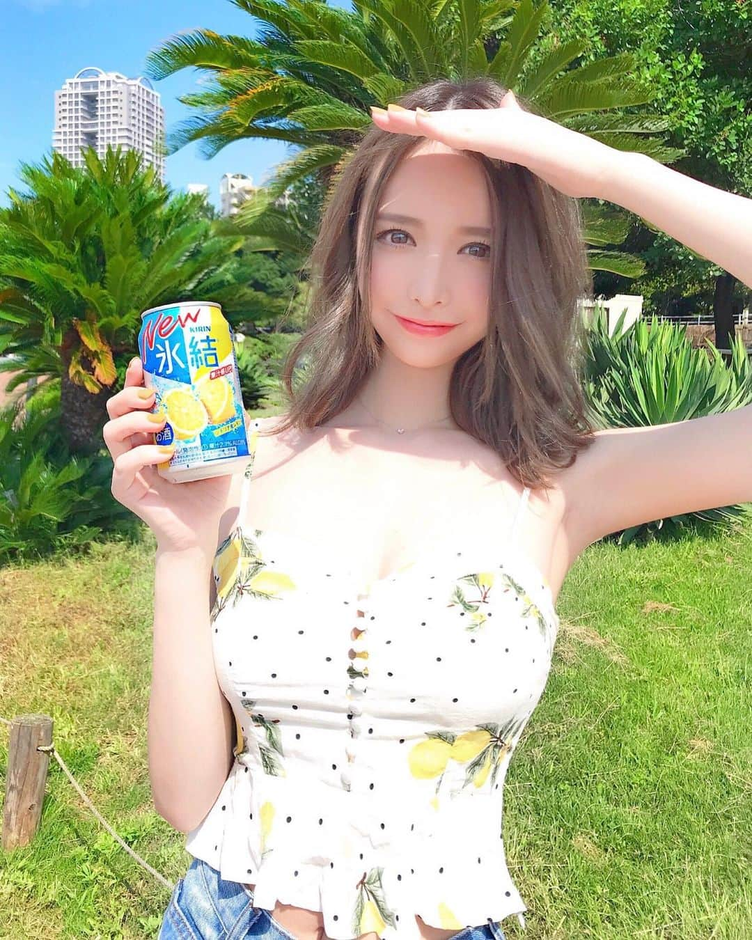 吉見衣世さんのインスタグラム写真 - (吉見衣世Instagram)「暑い夏は氷結レモンが飲みたくなる！！🍋 個人的にそのまま缶で飲むのが好き🥺 ・ ・ スッキリしてて最高に美味しい❤️ 夏満喫〜(´∀｀)！！！ ・ ・ ・ ・ #あっつい夏にはスッキリレモン #氷結レモン #PR」8月8日 12時28分 - iyori_nu