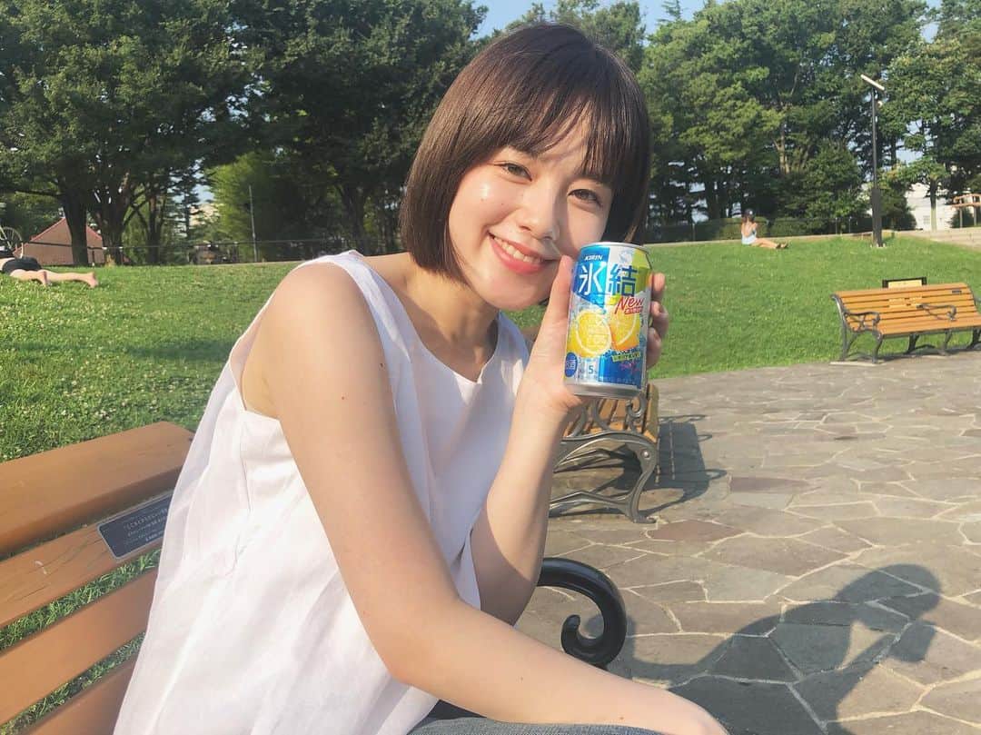 筧美和子さんのインスタグラム写真 - (筧美和子Instagram)「暑い太陽のもとで氷結レモン🍋 夏を感じております。 スッキリおいしい〜！ #PR  #あっつい夏にはスッキリレモン #氷結レモン」8月8日 12時26分 - miwakokakei