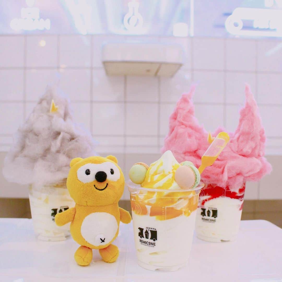 ポンタのインスタグラム：「. . 毎日暑いね～！☀ . . ひんやりアイス🍦を食べて 元気が出たよ✨  見た目も可愛いよね😍💕 . . 写真は一緒に行ったお友達に 撮ってもらったよ📷😆 . . 暑いから熱中症に気を付けてね🌻🍹 . . . . . #ponta #ポンタ #ポンスタグラマー #ポンタのインスタグラマーへの道 #インスタ映え #アイス #remicone #レミコン #原宿 #coffee #写真好きな人と繋がりたい #instafood #foodstagram #スイーツ男子 #ぬい撮り」