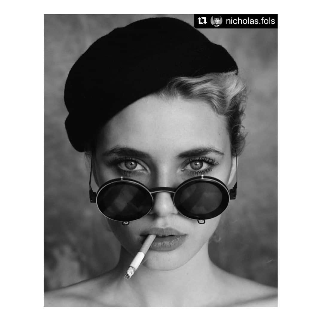 のインスタグラム：「フレームが二重のように見えるレイヤードスタイルが特徴的なこちらのサングラスは、DAMIR DOMAとのコラボレーションモデル、FEDORです。Layered design which looks like doubled frame FEDOR by MYKITA / DAMIR DOMA. Refrain from @nicholas.fols #MYKITA #DAMIRDOMA #mykitadamirdoma #nicholasfols」