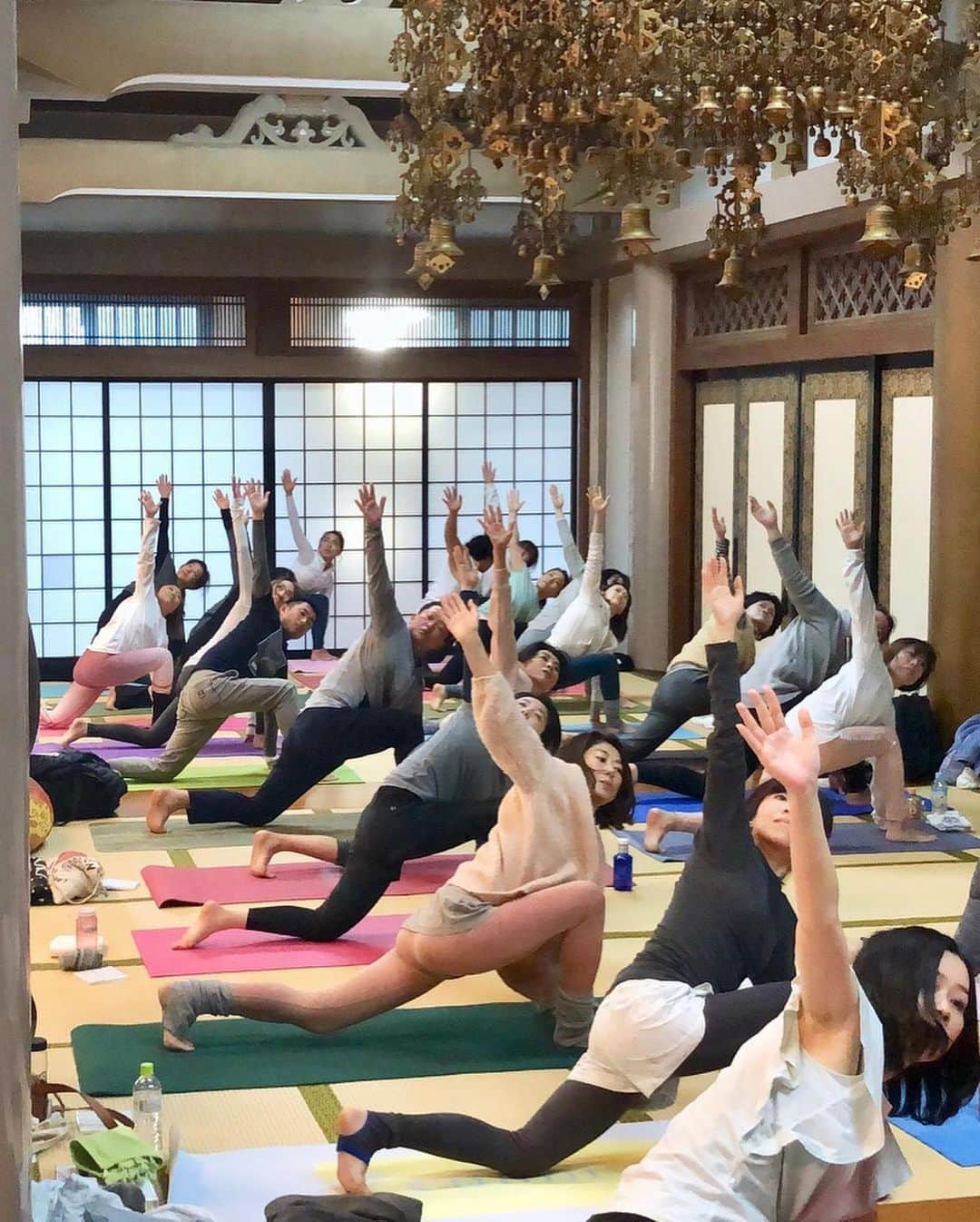 LDH kitchenさんのインスタグラム写真 - (LDH kitchenInstagram)「. 【 寺ＹＯＧＡ　ＷＳ 】 SOUNDBATH ＆YOGA in野澤龍雲寺 ～坐禅と音浴の奏で～  坐禅とサウンドバスで心と身体をととのえる 『寺Yoga WS』を開催いたします。  日常の喧騒からひと時離れ お寺のご本堂という静かな時間が流れる空間に 身を置いてみませんか？  純粋なやすらぎの音には人を調える力があります。  ーーーーーーーーーーーーーーーー サウンドバスについて  Sound Bathとは音の沐浴といって 楽器が発する音の振動を体と心いっぱいに浴びるというもの。 海外ではヨガや瞑想を日常的に行う健康的な方達に今とても注目されています。  人によって感じ方は様々ですが ・深いリラックス ・穏やかで前向きな気持ちを感じる ・感情面のリリース ・頭と心の静けさ ・体の痛みの軽減 ・顔や体のスッキリ感 などを感じたい方におススメです。  日々の喧騒の中でいつの間にか溜めこんでしまった身体の疲れ、感情の疲れなど誰し も持っているものです。  アルケミークリスタルボールの他、ヒーリング楽器と呼ばれる、様々な振動性の楽器の生演奏で、気持ちのよい音の波で皆さんと会場を包み込みます。  鼓膜では拾いきれないほど精妙で波長の音は細胞レベルで振動し心身がゆるみ血流の流れが良くなります。  繊細な音色は、心身の奥深いところまで届き、音の波動と心身が溶け合う時間を過ごした後は、ノイズの無い、本来のピュアで軽やかな自分を取り戻します。  安堵感を感じながら日常をパワフルに過ごしていけます。 ・ ・ ・ ■流れ ヨガで脱力し余分な緊張をリリースし、サウンドバスの倍音浴をより体感しやすいようにもっていきます。  長めのシャバーサナでは、音の波動に心身を委ねていきます。 深い心地よさを味わいながら滞りのない軽やかな心身をつくっていくワークショップです。 ーーーーーーーーーーーーーーーーーーーーーーーー 開催日：9月28日（土）  時間：14：00－17：00（受付13：30スタート）  場所：野澤龍雲寺（現地集合） 〒154-0003東京都世田谷区野沢3-38-1 ・参加費 :￥5,500（税込）※マットはご持参下さい。 ・対象 ：all level ・定員 ：40名 ●Yoga：mico（マイコ）先生 ●サウンドバス：Devi（デヴィ）さん ◉坐禅：野澤龍雲寺御住職 細川 晋輔 氏 ・ ≪当日スケジュール≫ １３：３０－１４：００　受付 １４：００－１４：１０　挨拶 １４：１0－１４：4０＆坐禅 １４：5０－１６：50　サウンドバス＆ヨガ １６：50ー 17:00 集合写真＆解散 －－－－－－－－－－－－－－－－－－－－－－－ ●お支払い：振込 ※完全前払い制 ●服装：動きやすい服装（脱ぎ着できる服装） ●持ち物：マット（必要な方はブランケット） ※レンタルマットのご用意はございません。 □■服装に関してのお願い■□ 更衣室、シャワーはございません。 ヨガが出来る服装でお越し下さいませ。 レッスンをお受けになる時は、動きやすい服装の他、 上着、タオル、お水のご用意をお願い致します。  又、お寺の御本堂でのWSになります。 動き易い服装でとのご案内をさせて頂いておりますが、 過度な露出は控えていただけますようお願い申し上げます。  何卒ご理解ご協力の程、お願い申し上げます。 イベントの詳細及びお申込方法はブログにて。  #bemyself  #LDHkitchen #yoga  #寺ヨガ  #野沢龍雲寺  #mico #devi #音ヨガ #クリスタルボウル #α波 #音の波動  #ヨガ #サウンドバス #soundbath」8月8日 12時56分 - ldhkitchen_official