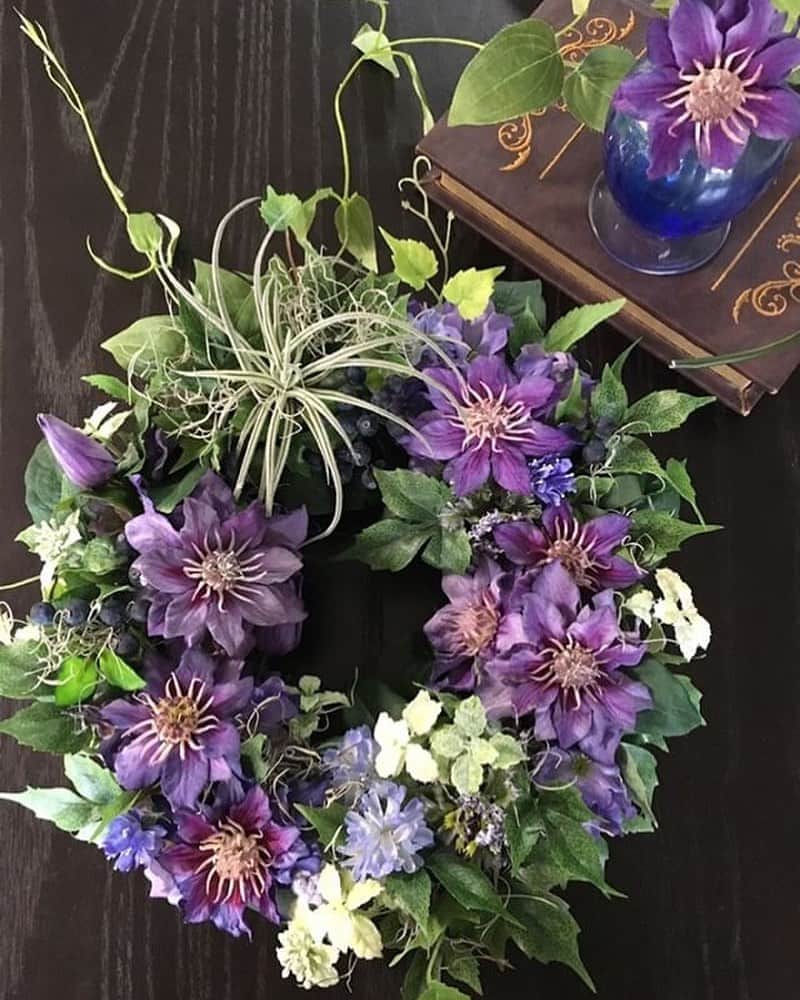 東京堂アーティフィシャルフラワーMAGIQのインスタグラム：「🍀MAGIQ キャンペーン🍀 【サマードアリースキャンペーン】 💫💫💫💫💫💫💫💫💫💫💫💫 👑【入賞】発表❗️👑 ✳️💫Congratulations🏆💫✳️ 🎊おめでとうございます🎉🎊 ・ Photo by @glicina_peony 👏👏👏 ・ 💫💫💫💫💫💫💫💫💫💫💫💫 素敵な写真タグ付けして、キャンペーンに投稿していただきありがとうございます🙇 ・ 素敵な写真を共有させて頂きます♪ ・ これからも @magiq.jp  をよろしくお願いいたします。 ・ 🔸🔸🔸🔸🔸🔸🔸🔸🔸🔸🔸🔸 【サマードアリースキャンペーン ご参加頂きました皆様】 キャンペーンへのご参加頂き、 誠にありがとうございました🙇‍♂️ ・ 今後も、キャンペーンは続きますので次回キャンペーンも参加よろしくお願い致します🙇‍♂️ ・ #MAGIQ#MAGIQのある暮らし#TOKYODO#東京堂#アーティフィシャルフラワー#アーティフィシャル#フラワー#アートフラワー#造花#花のある暮らし#花のある生活 #花好きな人と繋がりたい#フラワーデザイン#フラワーアレンジメント#フラワーアレンジ#アレンジメント#キャンペーン#リース#サマーリース#ドアリース#フラワーリース#wreath#artificialflower#artificial」