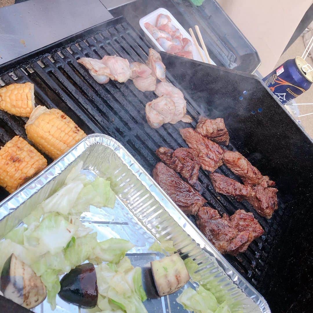 有馬綾香のインスタグラム：「夏らしいことできた／(^o^)＼ 誕生日お祝いも出来たし満足！！ #BBQ #birthday #バーベキュー #肉 #夏 #summer」