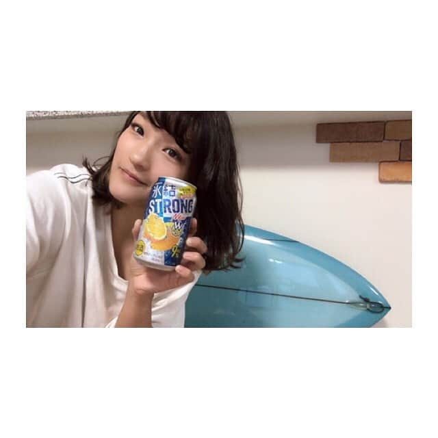 RENA（久保田玲奈）さんのインスタグラム写真 - (RENA（久保田玲奈）Instagram)「暑い夏にはレモンチューハイ！私はスッキリ美味しい 『氷結ストロング　シチリア産レモン』 果汁タップリで飲みやすいので海や山など夏のアウトドアで汗をかいた後にもピッタリ😌✨ #PR #あっつい夏にはスッキリレモン #氷結レモン」8月8日 13時31分 - sb_rena