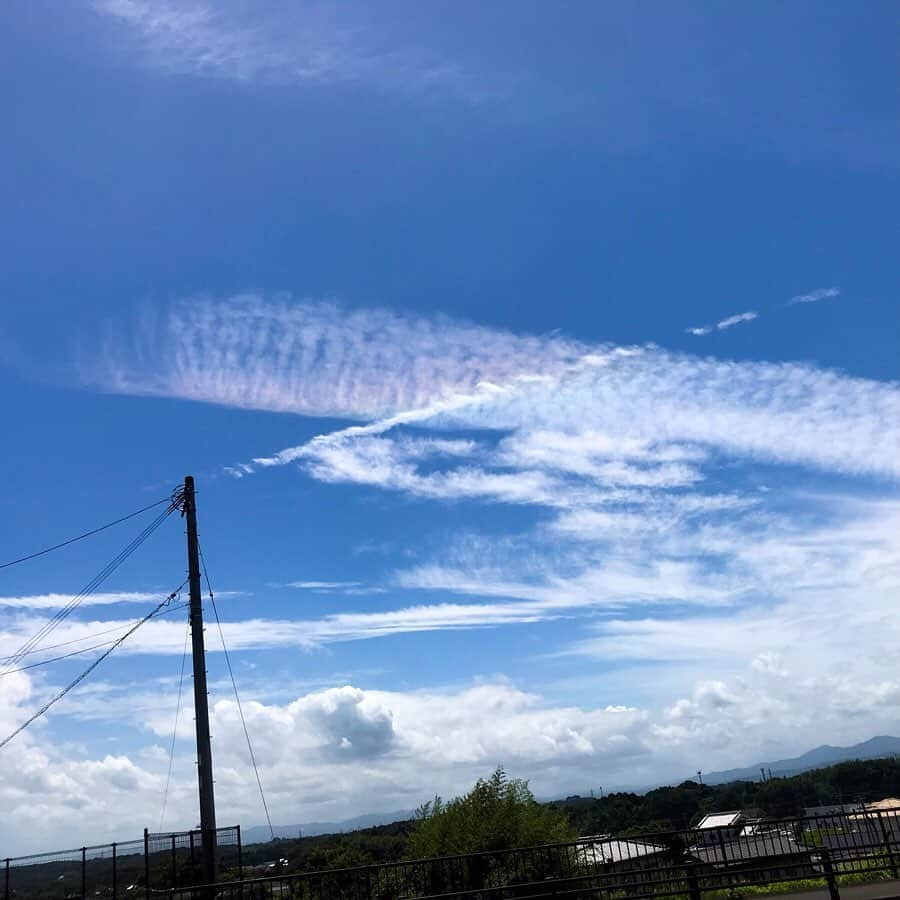 atmmyさんのインスタグラム写真 - (atmmyInstagram)「彩雲🌈😍初めて見た❣️❣️ 凄く綺麗✨  旅行中いい事あるかな…꒰ღ˘◡˘ற꒱ෆ⃛  #九州旅行 #大分 #福岡  #温泉 #旅行 #夏休み #彩雲 #🌈 #環水平アーク  #イマソラ #今日の空  #ファインダー越しの私の世界」8月8日 13時45分 - atmmy