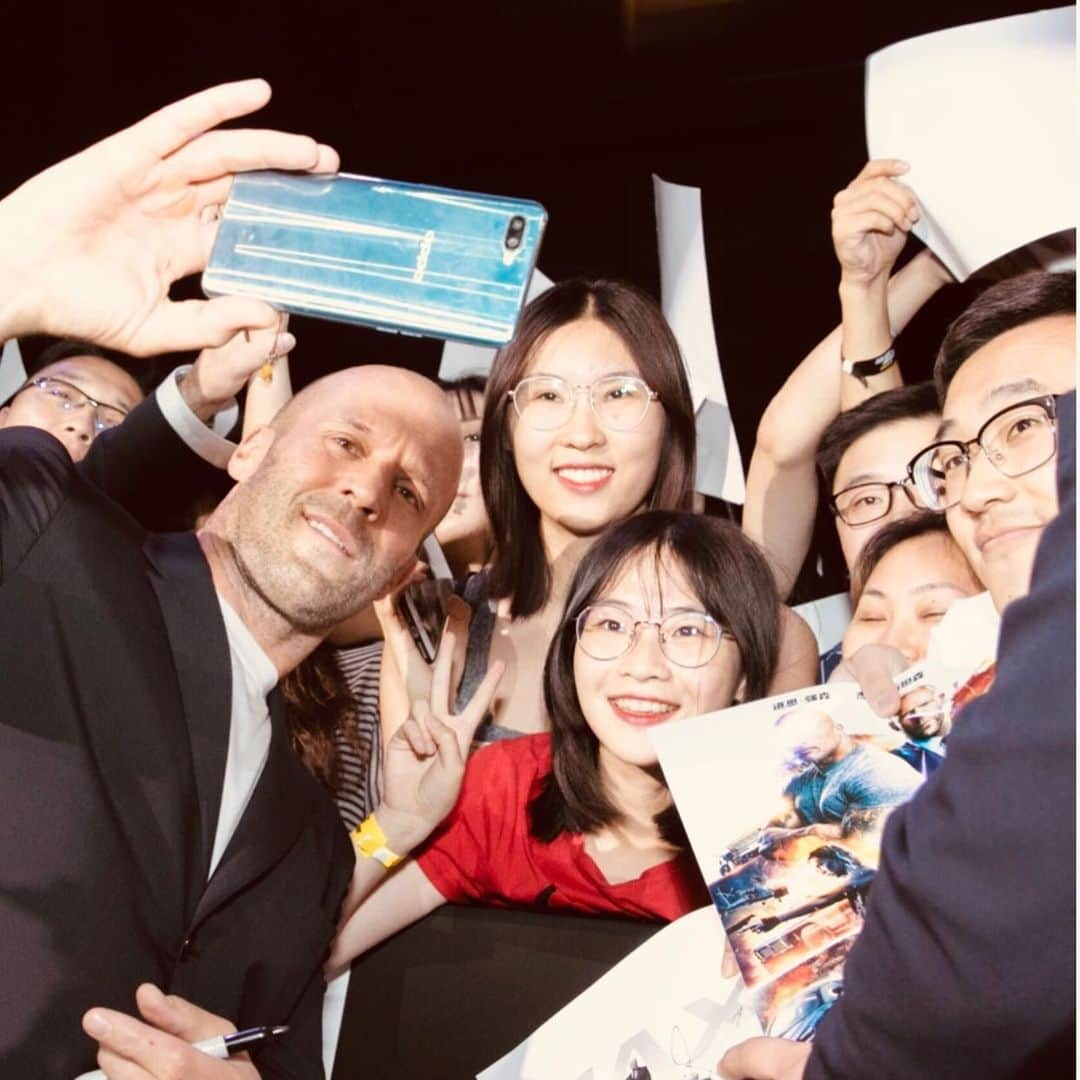 ジェイソン・ステイサムさんのインスタグラム写真 - (ジェイソン・ステイサムInstagram)「Massive thanks to all of the fans that came out for our @hobbsandshaw premiere in Beijing!」8月8日 4時54分 - jasonstatham