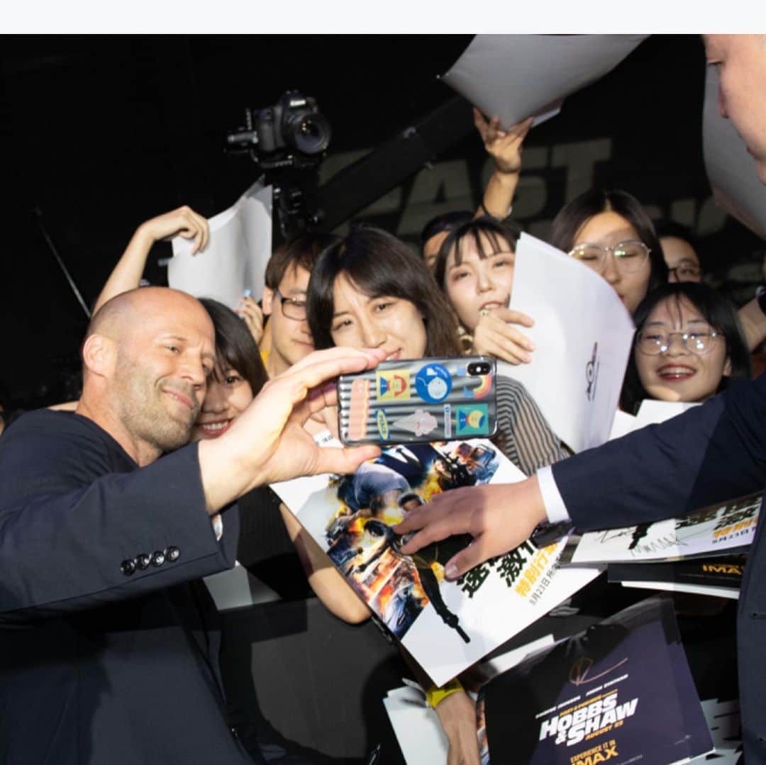 ジェイソン・ステイサムさんのインスタグラム写真 - (ジェイソン・ステイサムInstagram)「Massive thanks to all of the fans that came out for our @hobbsandshaw premiere in Beijing!」8月8日 4時54分 - jasonstatham