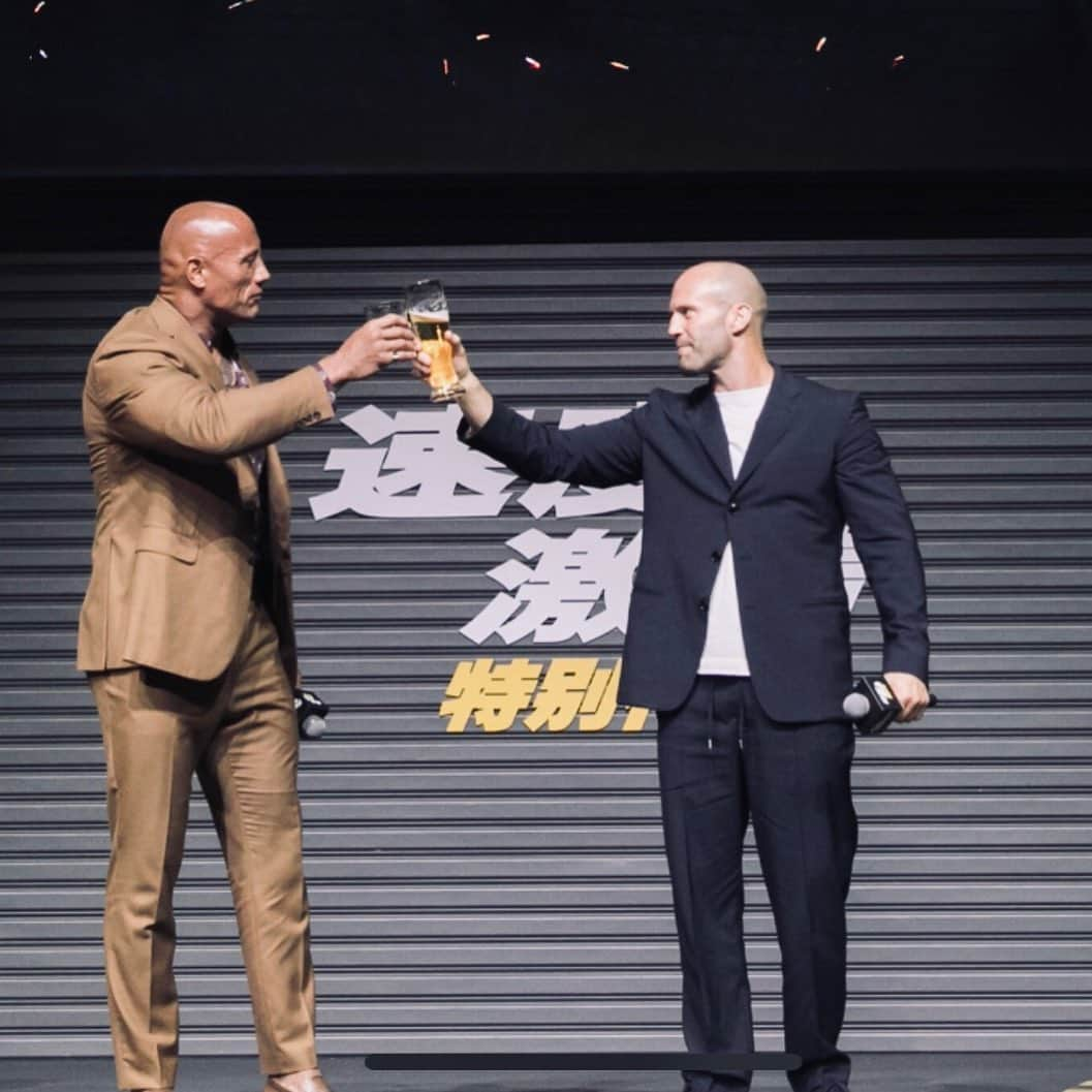 ジェイソン・ステイサムさんのインスタグラム写真 - (ジェイソン・ステイサムInstagram)「Massive thanks to all of the fans that came out for our @hobbsandshaw premiere in Beijing!」8月8日 4時54分 - jasonstatham