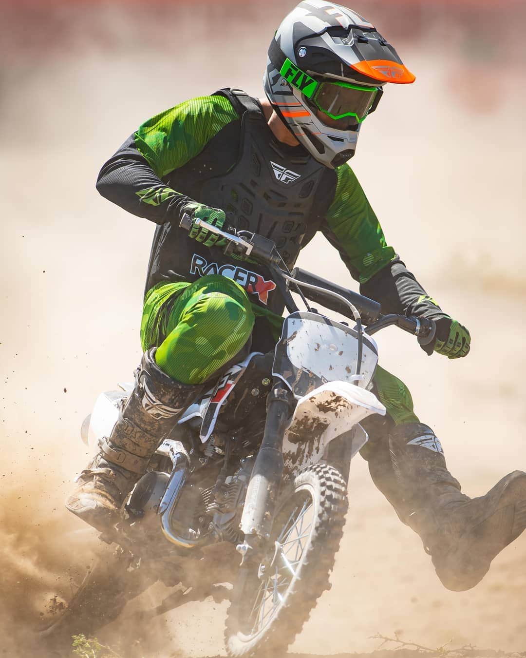 Racer X Onlineさんのインスタグラム写真 - (Racer X OnlineInstagram)「Take outs, crashes, pure fun: Read Aaron Hansel's take on what really goes on at @flyracingusa Summer Camp on RacerXOnline.com | Link in bio. 📷 by @cudby」8月8日 5時01分 - racerxonline