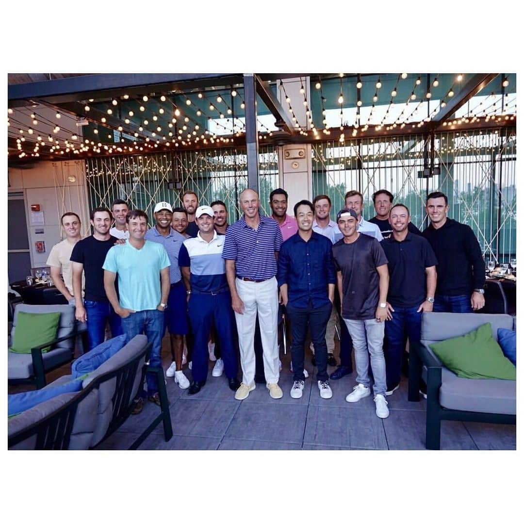 ケビン・ナさんのインスタグラム写真 - (ケビン・ナInstagram)「Had a great time hanging out with all the guys @presidentscup dinner yesterday. Would love to get a chance to play for Captain @tigerwoods #presidentscup」8月8日 5時29分 - kevinna915