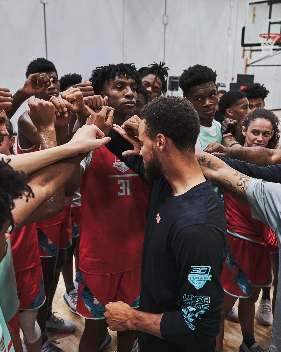 Under Armour Basketballさんのインスタグラム写真 - (Under Armour BasketballInstagram)「Grab your 📓 and ✏️. @stephencurry30 is out here teaching the next generation what it takes to make it at the next level.  Swipe ➡️ to see all the action from day 1 and 2 of SC30 Select Camp.」8月8日 5時46分 - uabasketball