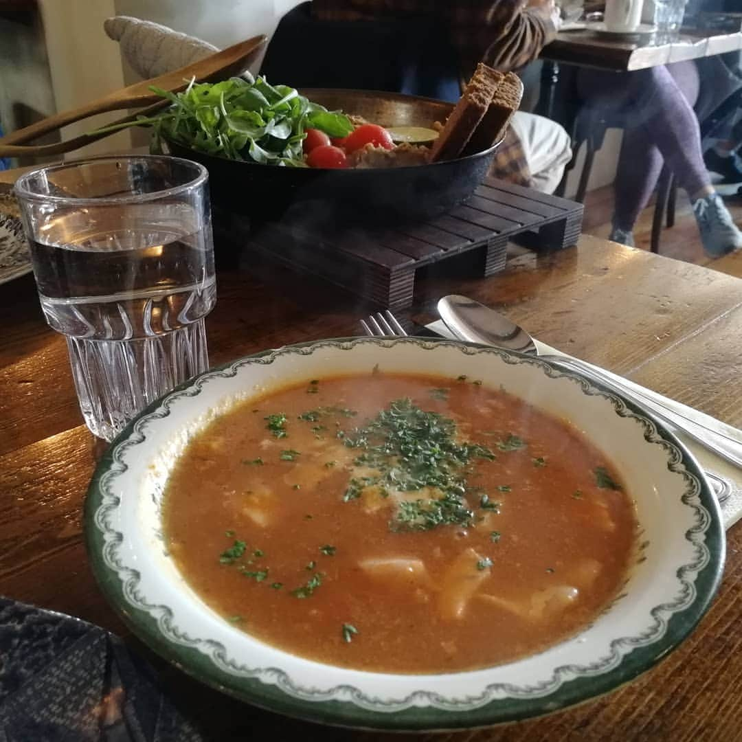 桐島瑞希さんのインスタグラム写真 - (桐島瑞希Instagram)「レイキャビクの街は綺麗でとても可愛い💗 2日連続魚介のスープ🐟 美味しくて家でも作りたい😍💕 #iceland #アイスランド #アイスランド旅行 #reykjavik #レイキャビク #海外旅行 #海外旅行好きな人と繋がりたい #travelphotography #旅したくなるフォト」8月8日 5時38分 - mizkirisiii