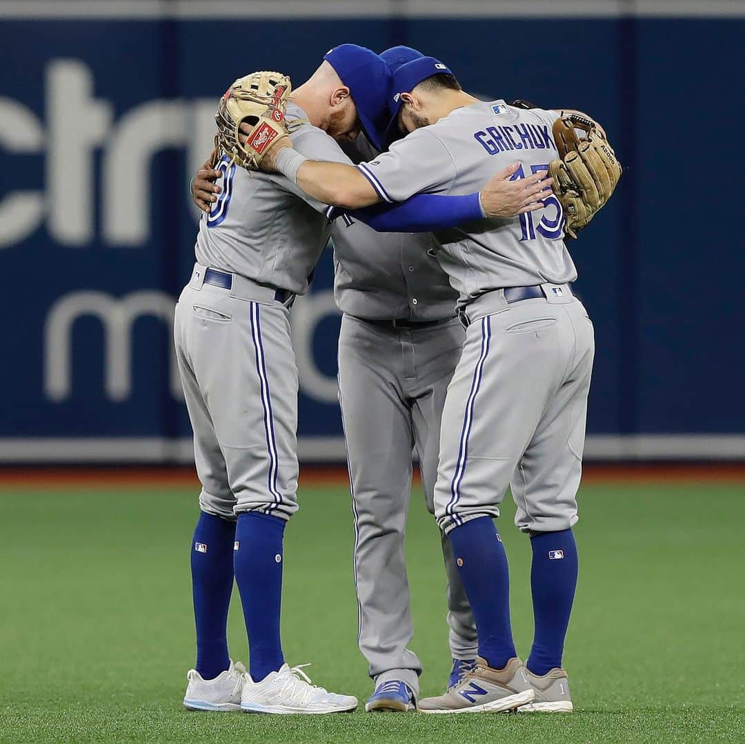 トロント・ブルージェイズさんのインスタグラム写真 - (トロント・ブルージェイズInstagram)「We’re coming back home! Give us your ✋ emojis! #BlueJaysWin」8月8日 5時50分 - bluejays